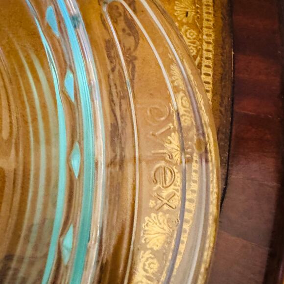 Pyrex Bakeware 9.5" Clear Scalloped Glass Classic Pie Plate Made in USA 2229 - Picture 5 of 6